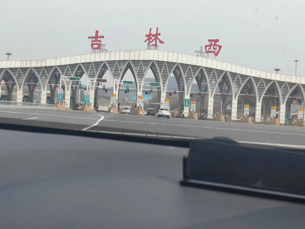 吉林珍珠巖篩分升級(jí)：銀星方形搖擺篩的適配之選